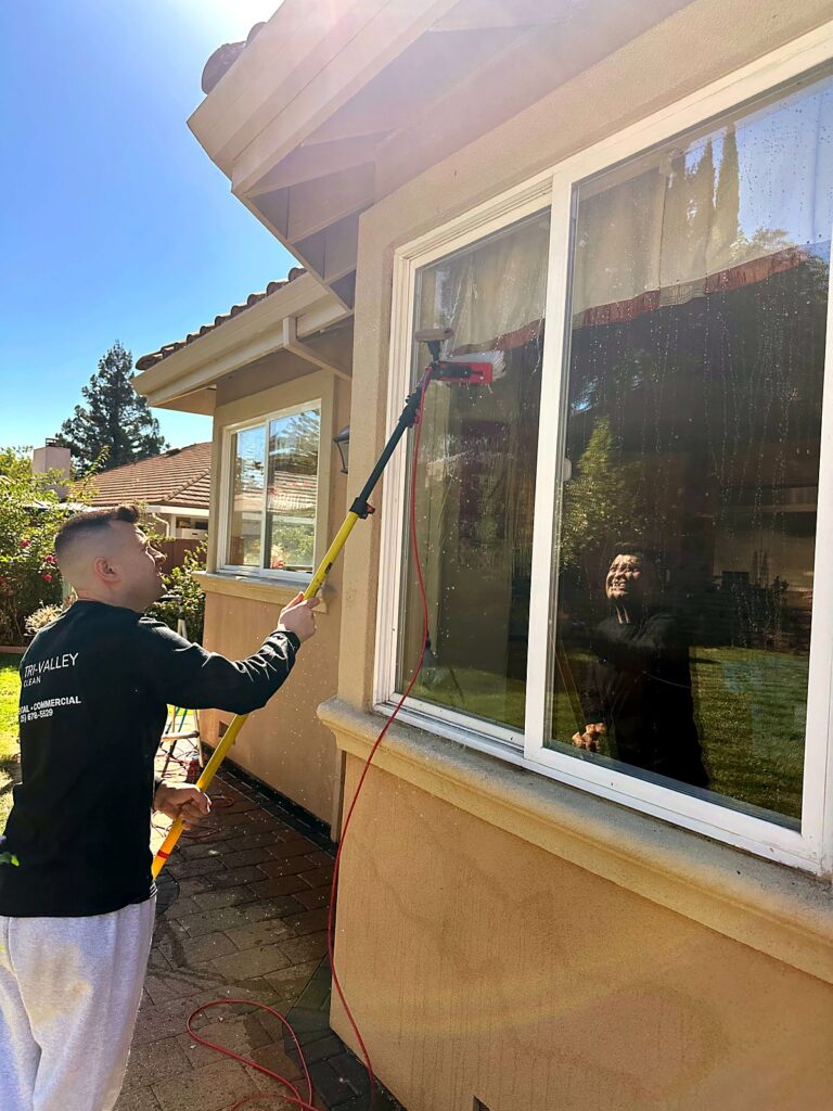 Exterior window cleaning with a water-fed pole
